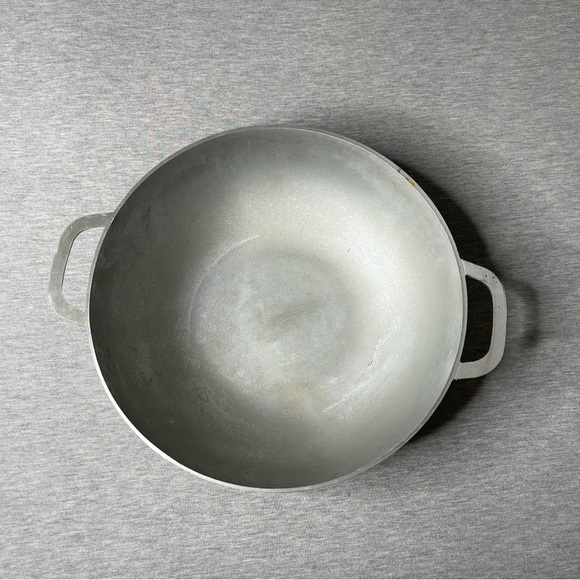 IMUSA USA 11.5” Traditional Colombian Natural Caldero Pot with Lid - Picture 5 of 10